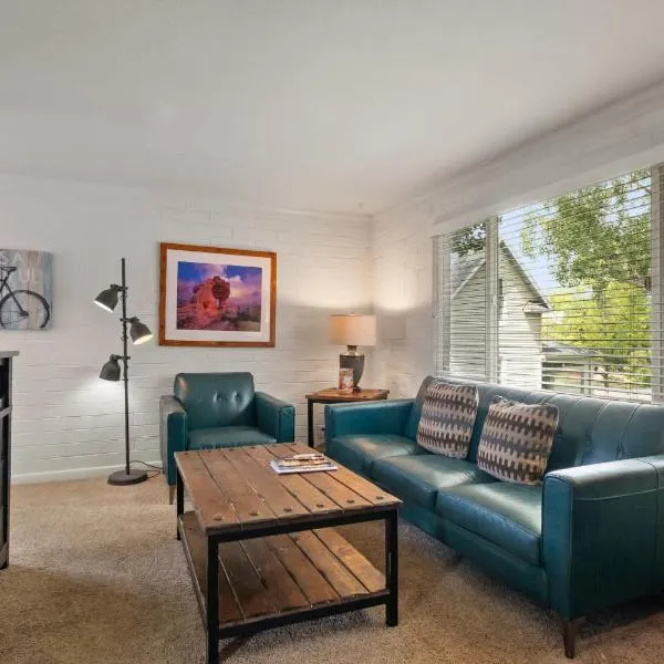 Downtown Cozy Home Base - Purple Sage 8, hotel v destinaci Moab