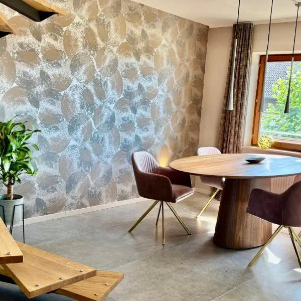 Heaven Homes XL für 6 - Wohlfühloase auf 2 Etagen mit Badewanne, hotel v destinácii Bad Camberg