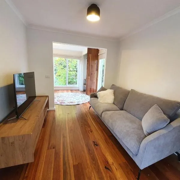 Between the Yarra Valley, City, wineries. Pets, hotel u gradu 'Croydon North'