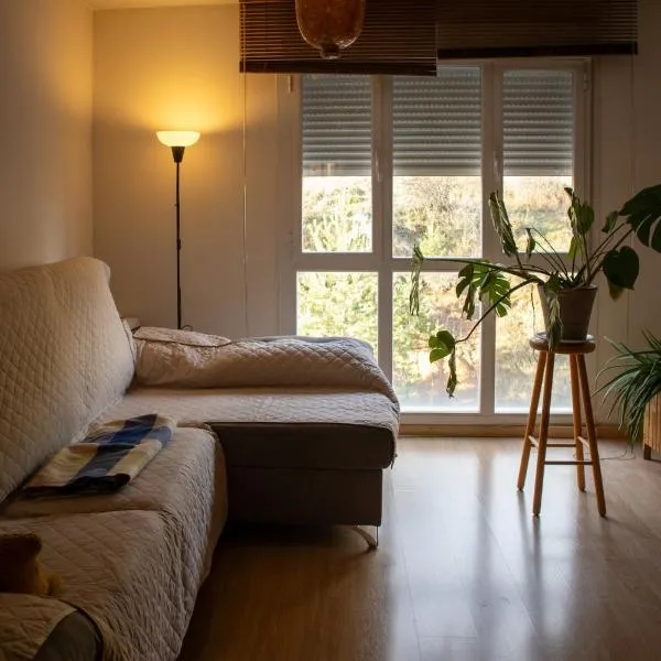 Cozy apartment in the mountains, hotel v destinaci Bronchales