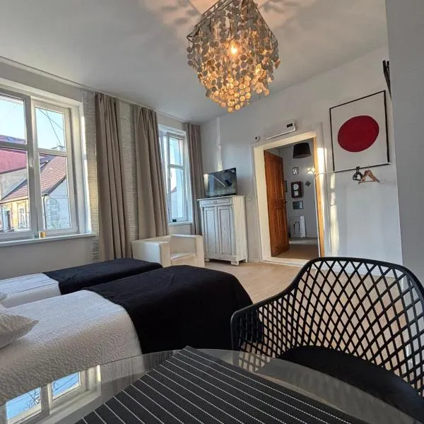 Stary Dom, noclegi u Napoleona, hotel in Gąsawa
