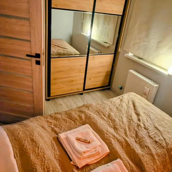 WYPOSAŻONY APARTAMENT, 10 KM szlakiem na Śnieżkę, otoczony górami i spokojem, hotel in Kowary