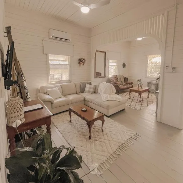 Oakmore Cottage Charming Queenslander - Central location, Hotel in Bundaberg