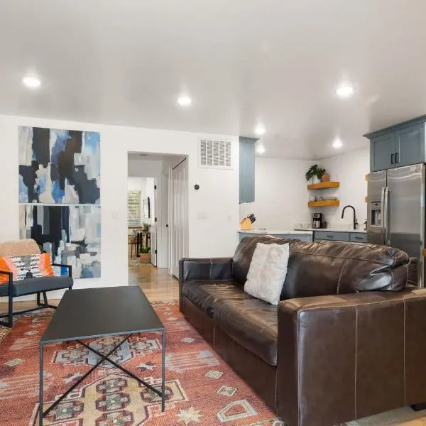 Near Downtown Stylish 2BR With Amazing Patio - 3, khách sạn ở Moab