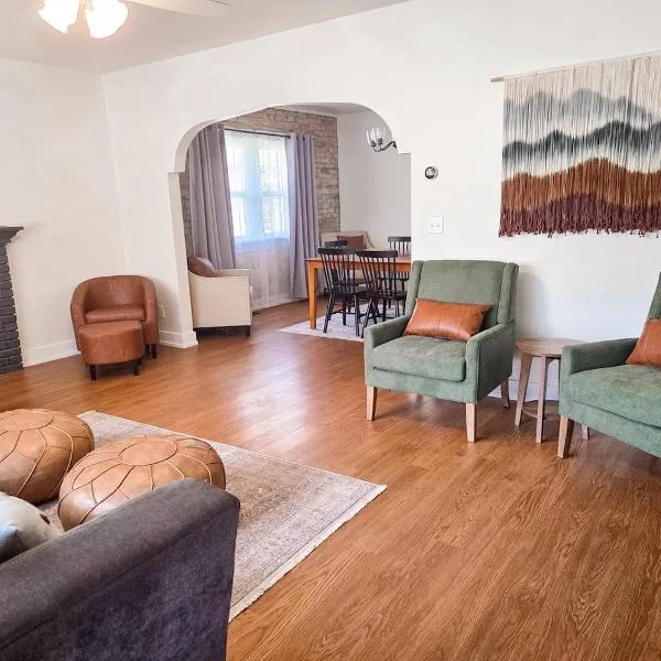 Cozy and Spacious Home in Ogden, hotel in Ogden