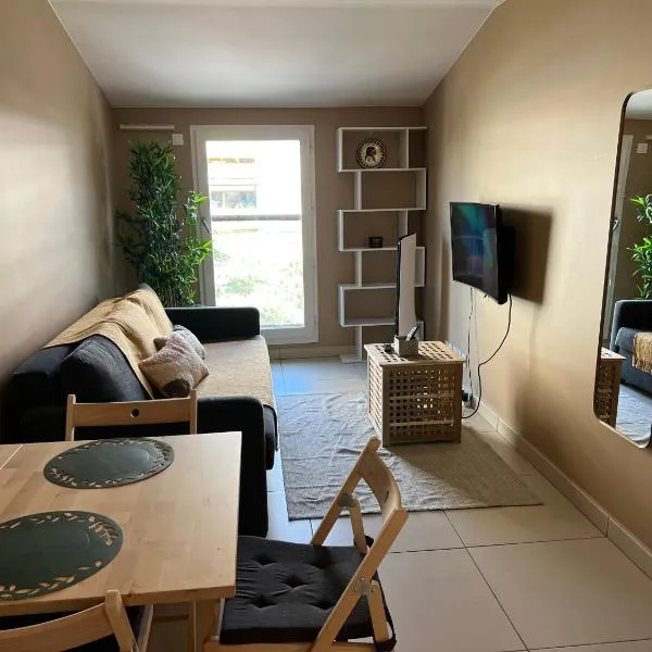 Apt Prado Plage Vélodrome, hótel í Marseille