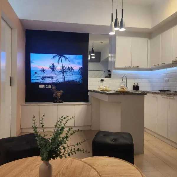 Modern Bright Cozy Stylish 1BR Venice BGC Balcony, hotel em Manila