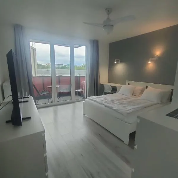 3-Bedroom Apartment with 2 Free Parking Spots - TAURON ARENA, hôtel à Cracovie