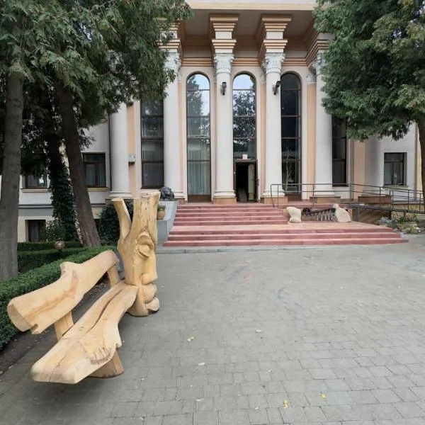 Gala Hotel, hotel in Kamianets-Podilskyi