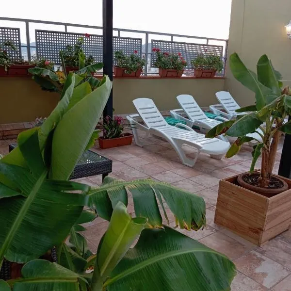 Warm Harbor, hotel in Santa Coloma de Gramanet