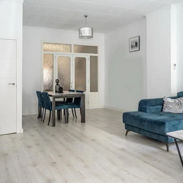 Preciosa casa con piscina en Enguera pueblo, hotel en Enguera