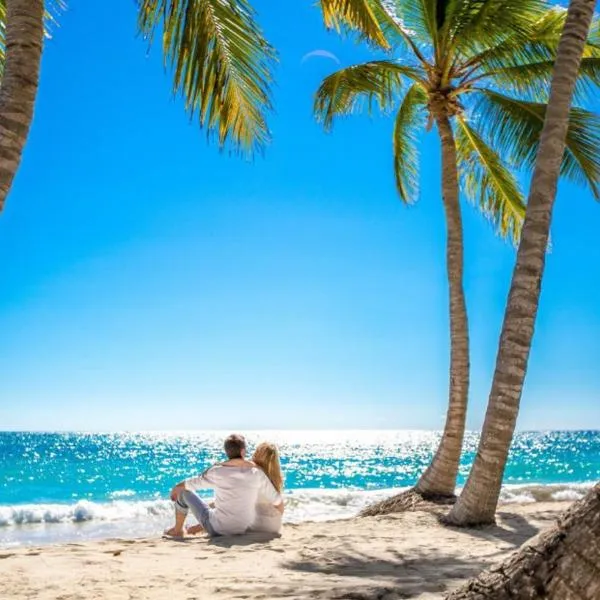 DUCASSI DELUXE playa LOS CORALES - rooftop pool and restaurants, hotel a Punta Cana