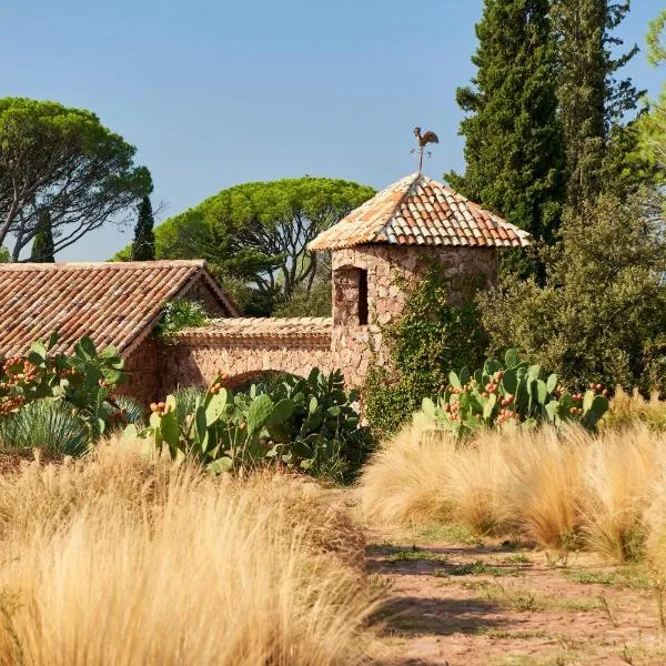 Château Saint Roux Le Luc-Le Cannet des Maures, hotel em Le Cannet-des-Maures