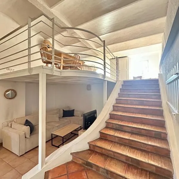 Large duplex with garden in historic house, hotel a Le Cannet