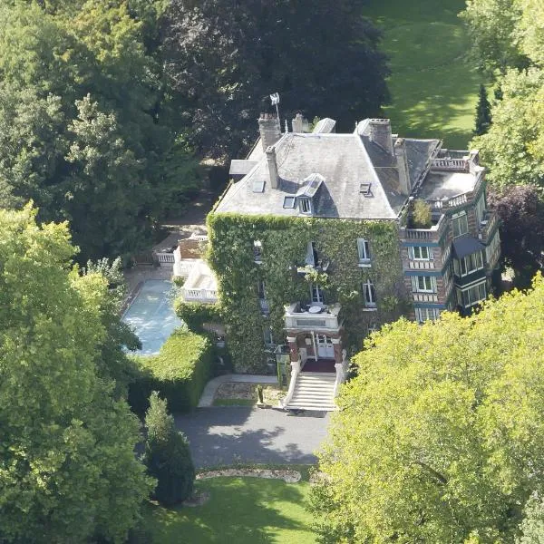 Belle Isle Sur Risle - Chateau Hotel & Spa, hotel v destinácii Pont-Audemer