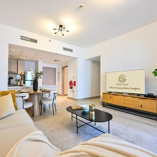 Chic Family 2br, Canal Views! Near Ferrari World, hotel in Abu Dhabi