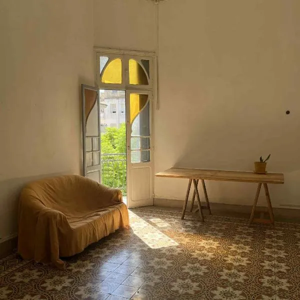 room - in the city center, hotel in Tunis