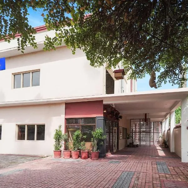 FabHotel The Dayal - 24 kms from Delhi Gate, 5 kms from Agra Fort, hotel en Agra