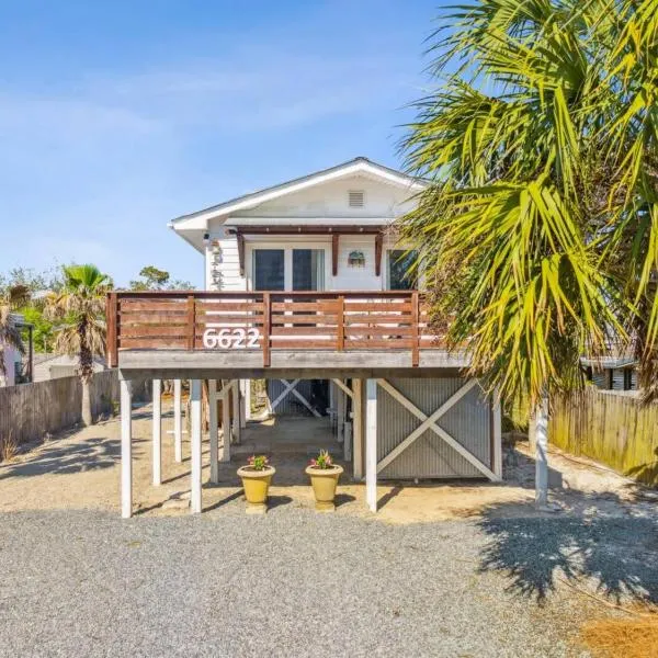 Newly Renovated 2 Bedroom Beach House Free Parking, hotel in Panama City Beach