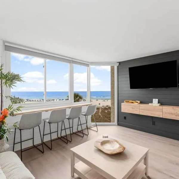 Newly Renovated Beach Front Ocean View Condo, hotel in Panama City Beach
