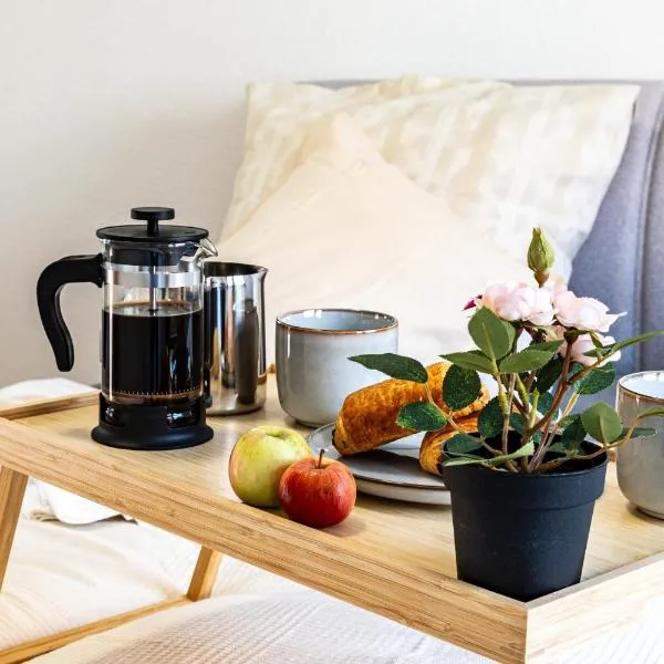 FeWocation Bremerhaven - Bright 1BR Apt with Balcony and Parking, ξενοδοχείο στο Μπρέμερχαφεν