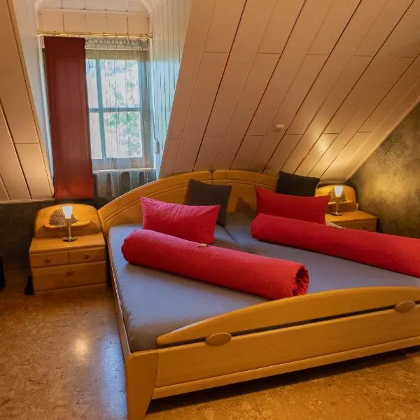 Privatzimmer mit Gemeinschaftsbad - Zur Fliegerbank in der Rhön, hotel in Burkardroth