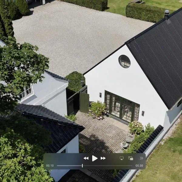 Cozy & Private Luxury Guesthouse, 30 min from Copenhagen, hotel in Stenløse