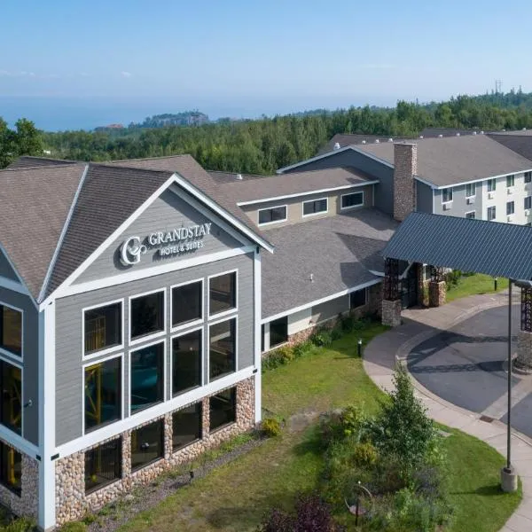 Black Beach Inn by GrandStay, hotel in Silver Bay