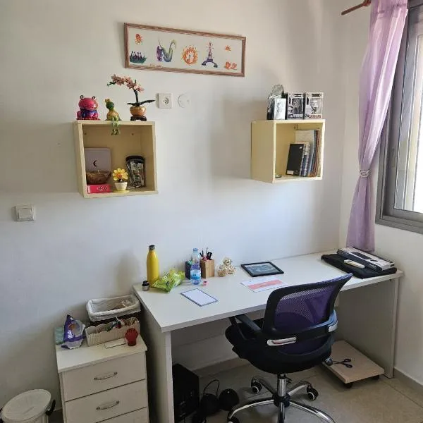 Holon Guest House Private Rooms, hotel i Holon