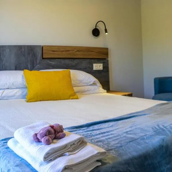 Apartamentos El Puente, hotel in Covarrubias