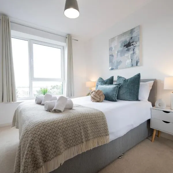 1BR River View - Parking - Sleeps 4, hotel in Hoo