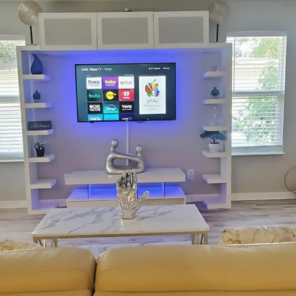 Welcome to Tranquility House, hotel in Tampa