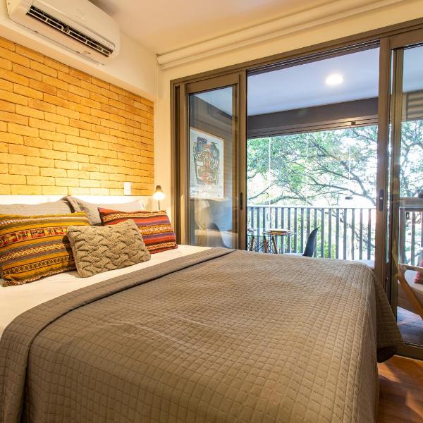 BHaus Vila Madalena HUB - Studio Deluxe com Varanda - Cama Queen - 3o andar - Próximo ao Metrô - Academia - Lavanderia