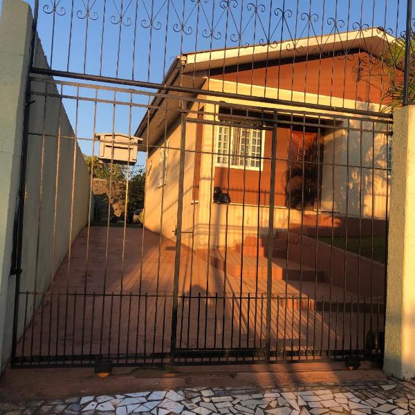 Casa grande com 3 quartos todos com Ar-condicionado