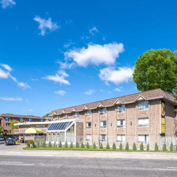 Super 8 by Wyndham Toronto East ON, hotel in Toronto