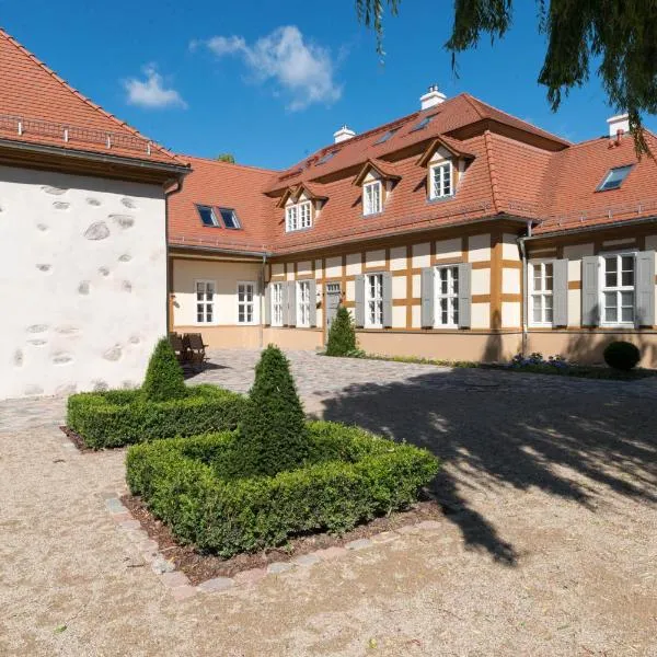 Schloss Beuchow, готель у місті Langengrassau