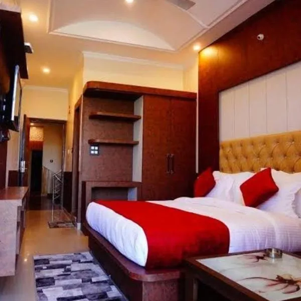 HOTEL GRAND HILL ,MALL ROAD ,Mcleodganj, ξενοδοχείο σε Νταραμσάλα