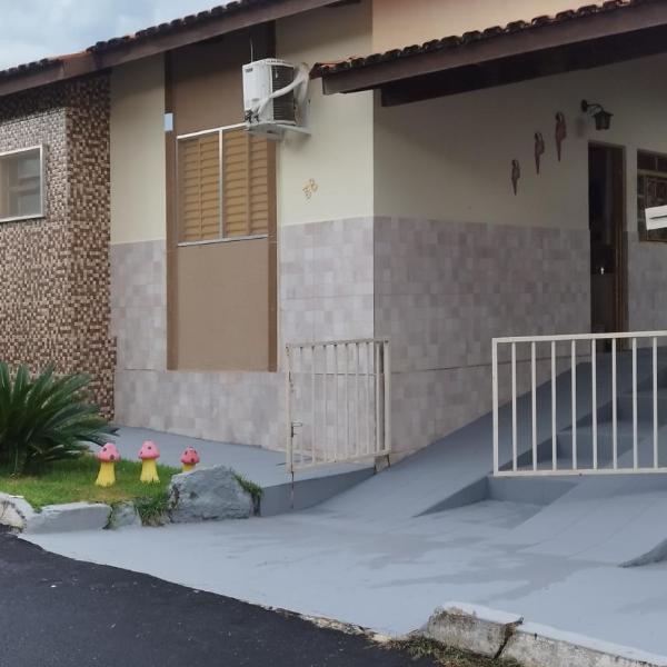 casa10 pessoas temporada caldas nova com 3 quartos Condomínio Village muito área verde,piscinas, sauna