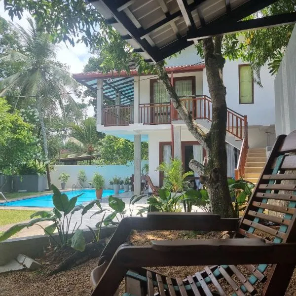 blue water family hikkaduwa, hotel a Hikkaduwa