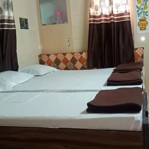 Dwarkesh homstey, hotel in Dwarka