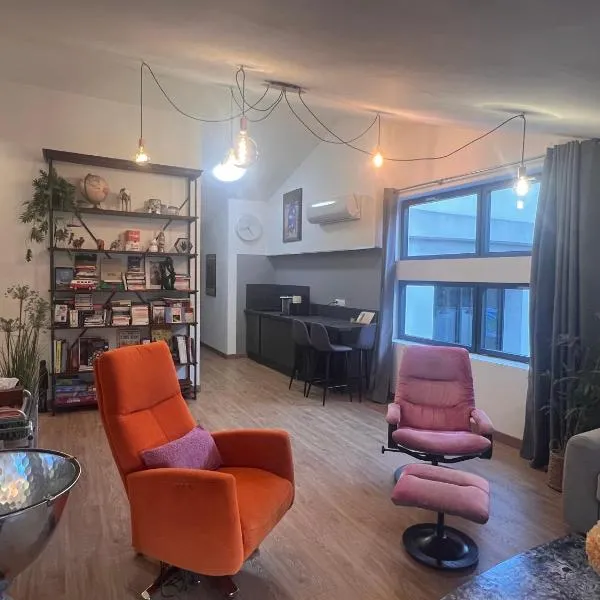 Suite 60m2 au calme à Montélimar parking privé et spa à 2 pas du centre ville، فندق في مونتيليمار
