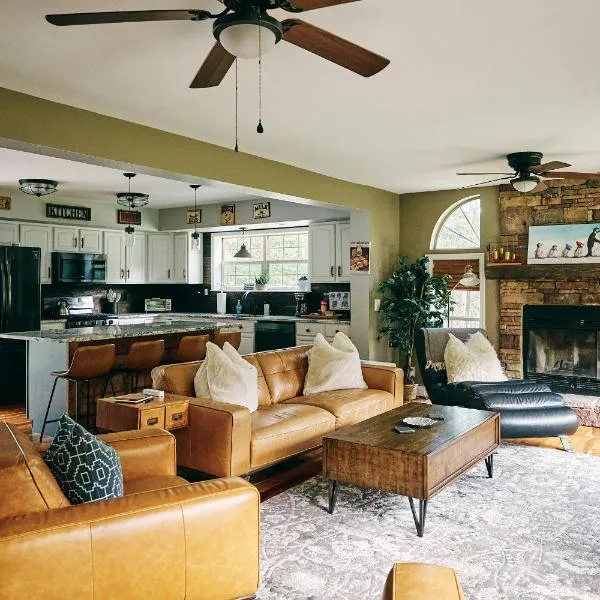 Visit Chill House 15 miles from Windham Hot Tub and Ping Pong, ξενοδοχείο σε Cairo