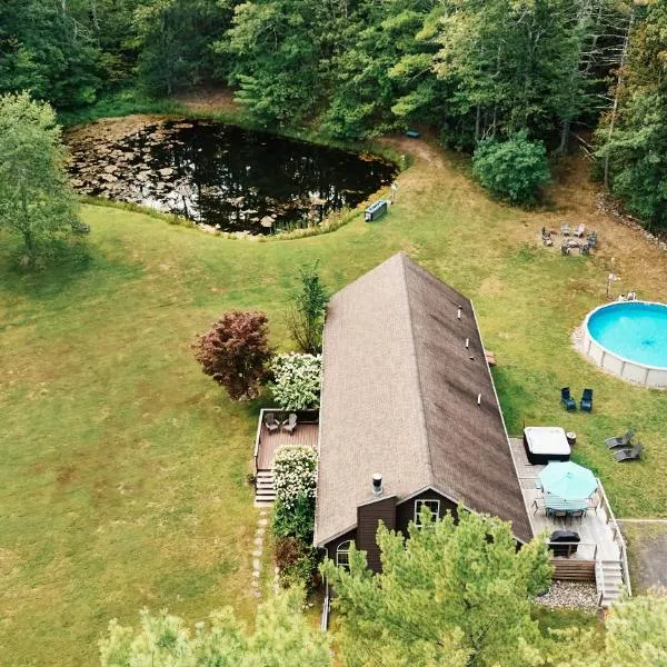 Visit Chill House 15 miles from Windham Hot Tub and Ping Pong, hotel in Cairo