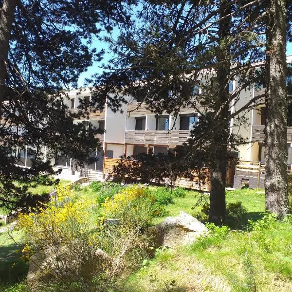 A l'orée des bois โรงแรมในÉgat