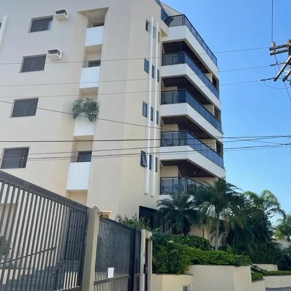 Praia Enseada Guarujá Apt 300 meters from the beach, hotel i Guarujá