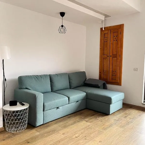 Panorama Pine Retreat - Spacious 2-Bedroom Flat, hotel i Predeal