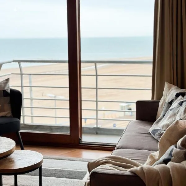 Panoramic Sea View Studio Raversijde Oostende, khách sạn ở Oostende