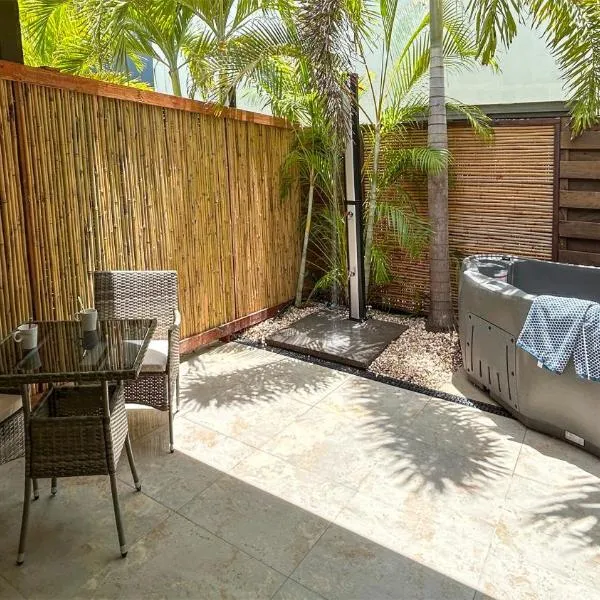 Deluxe Boutique Apartments Sonrisa - Adults only, hotel in Kralendijk
