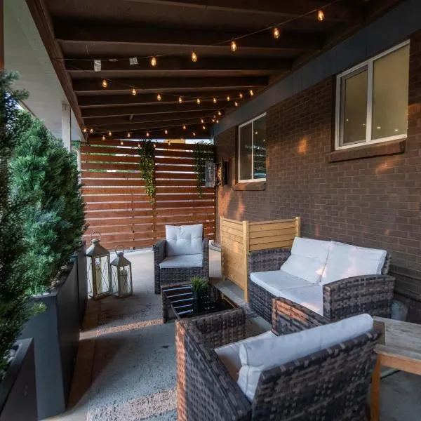 Spacious Retreat Patio, Games, and Quick to DEN, hotel v destinácii Arvada