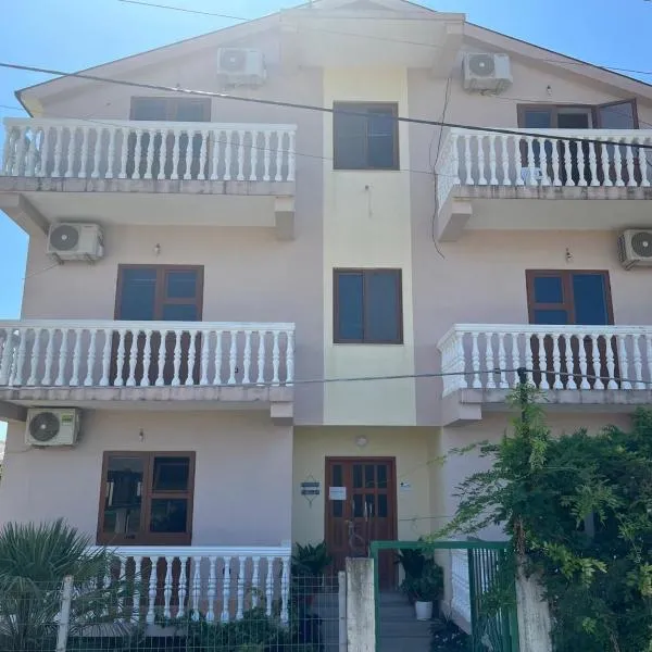 Residence Domus Aurea, hotel en Velipojë